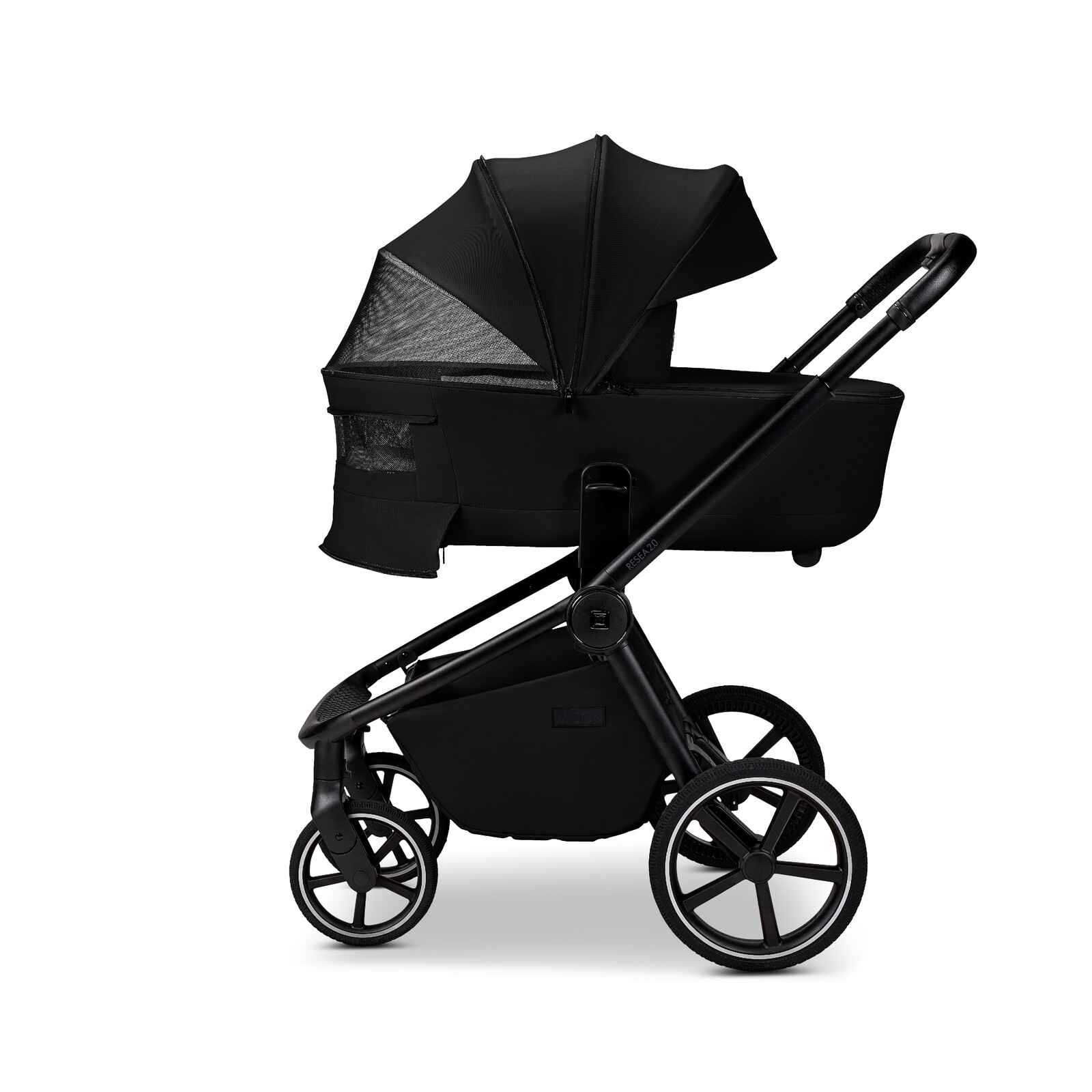 Moon SET MAXI Resea 2.0 - ONYX, včetně adaptérů, pláštěnky, nánožníku black, přebalovací tašky, moskytiéry, sluneční clony, autosedačky Cosmo Black a isofix báze