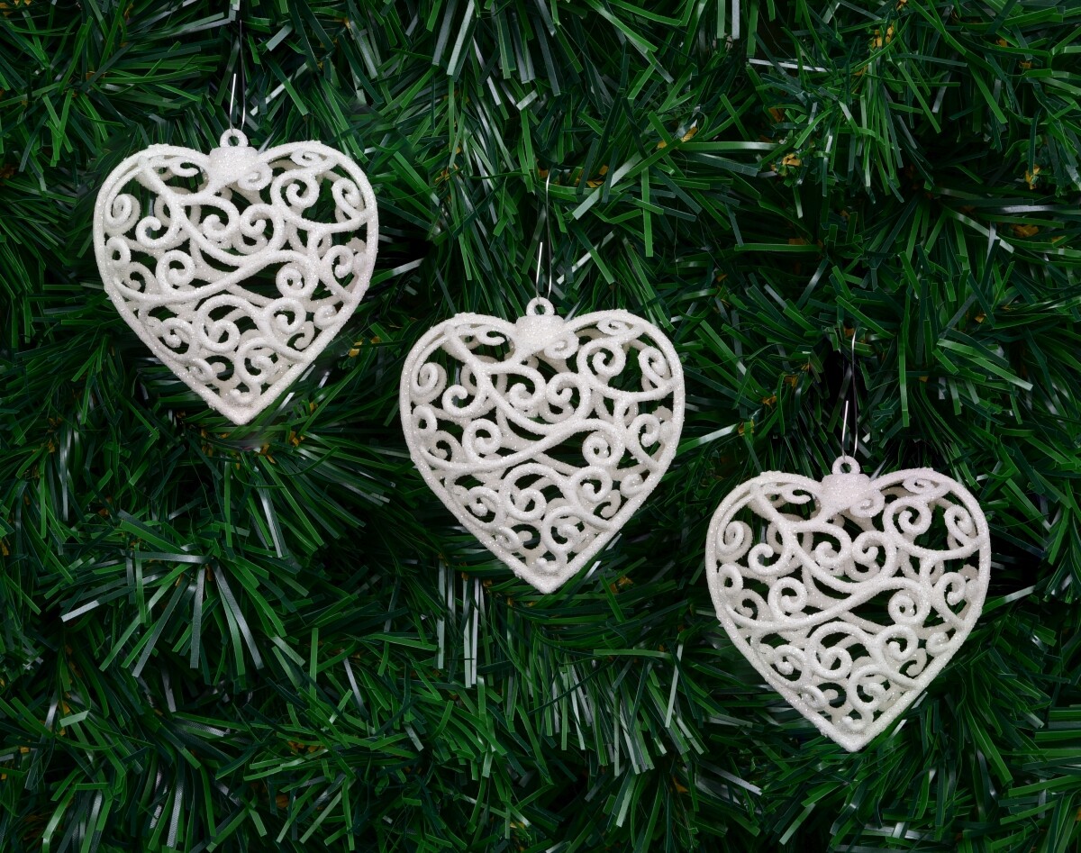 SNĚHOVÁ SRDCE | závěsná srdíčka krajkového vzhledu | smetanovo-bílá | 3 ks