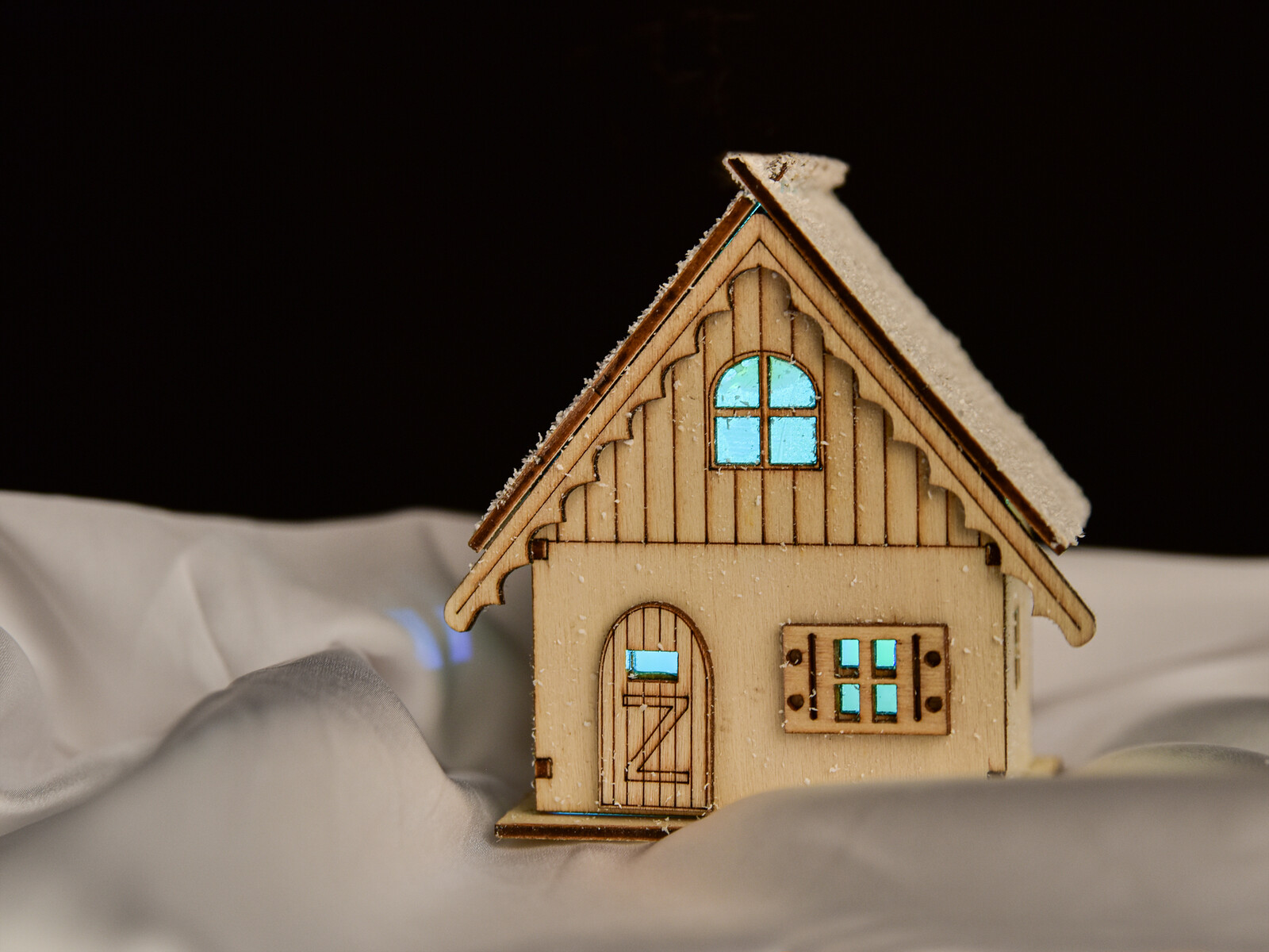 LED SVÍTICÍ DOMEK | závěsná dekorace s proměnlivým osvětlením | 10 cm