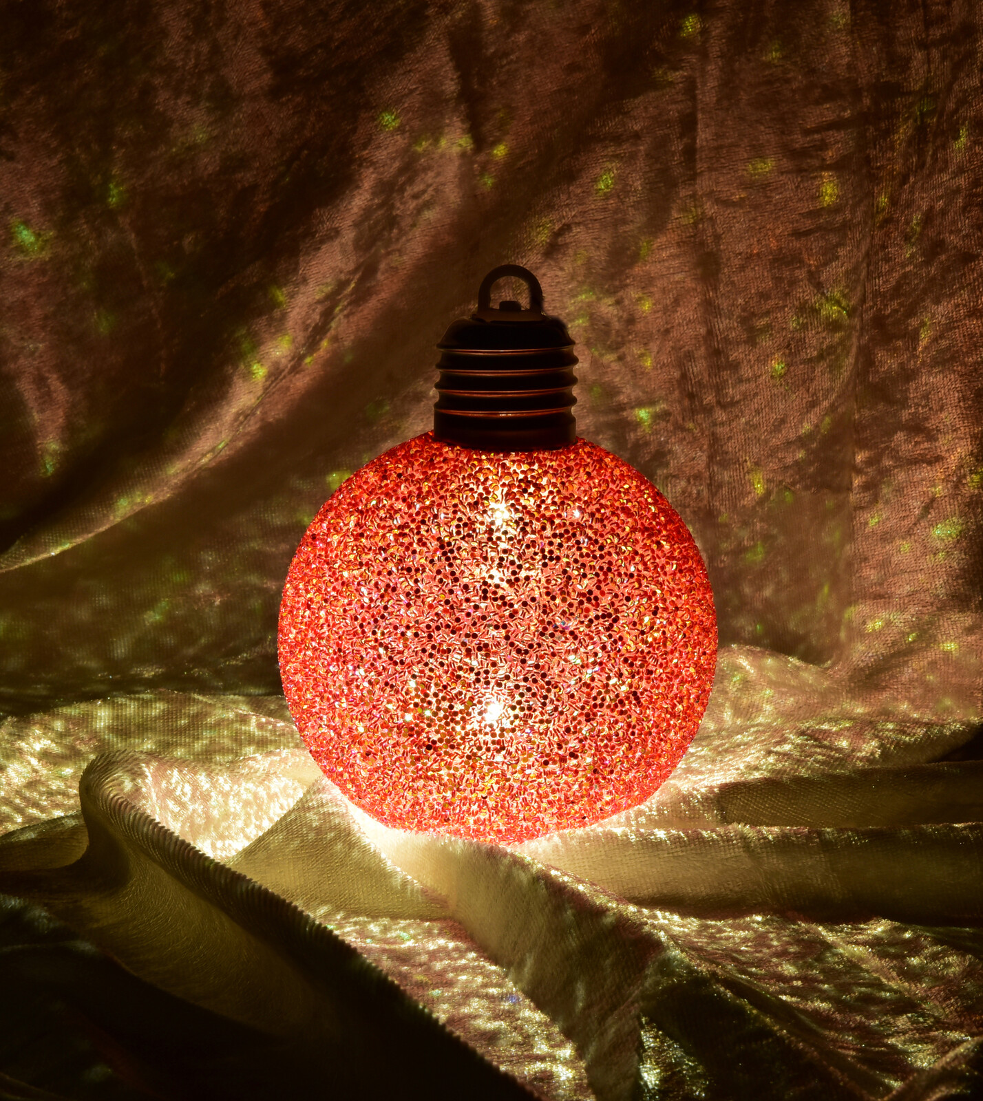 RUBÍNOVÉ SVĚTLO | LED světelná koule s flitry | 8 cm