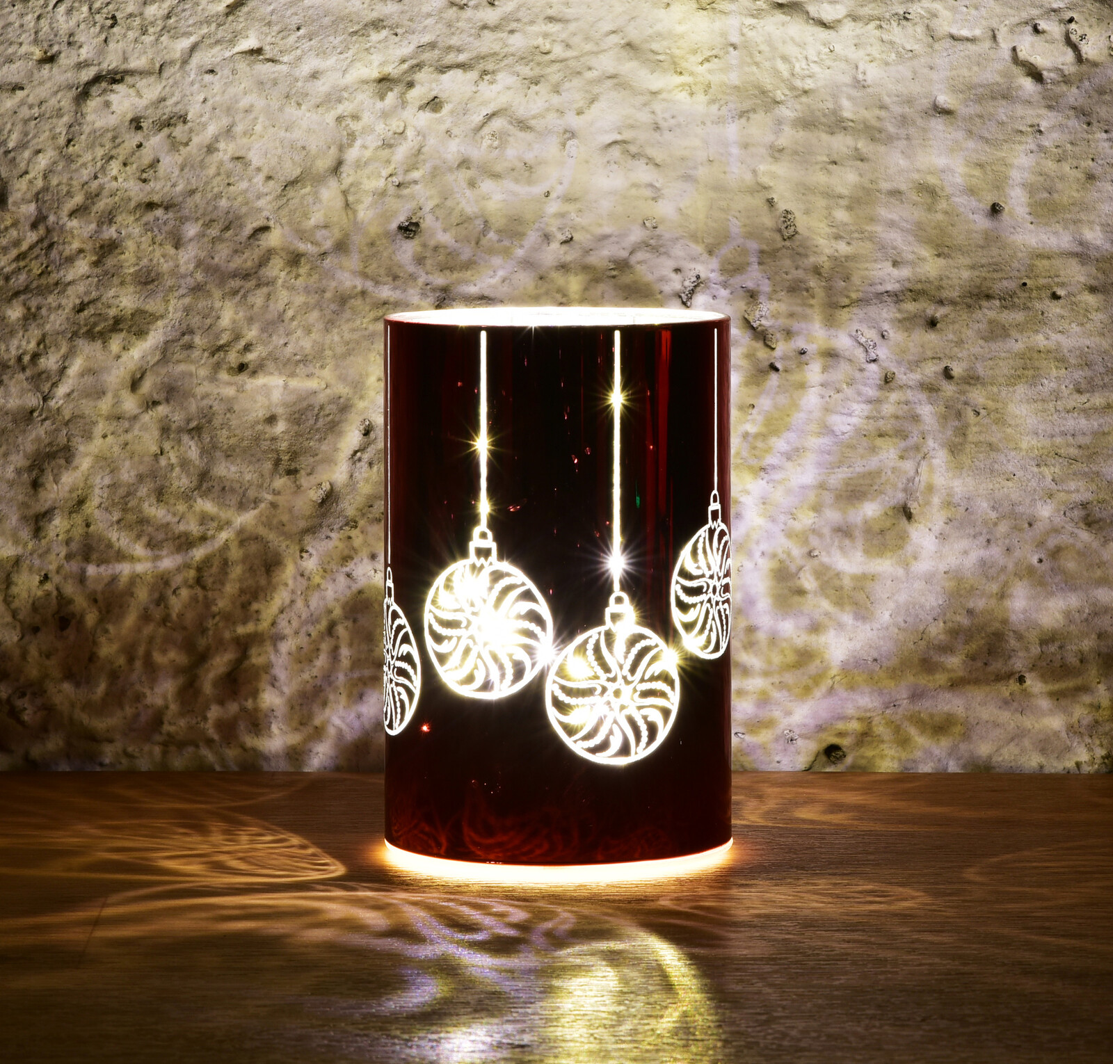 VÁNOČNÍ ZÁŘE | skleněný svícen s LED osvětlením | 15,5 cm | červený