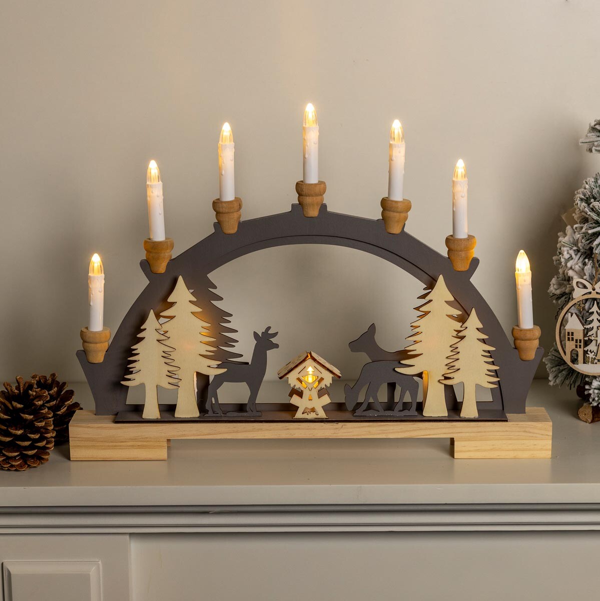 Dřevěný obloukový svícen