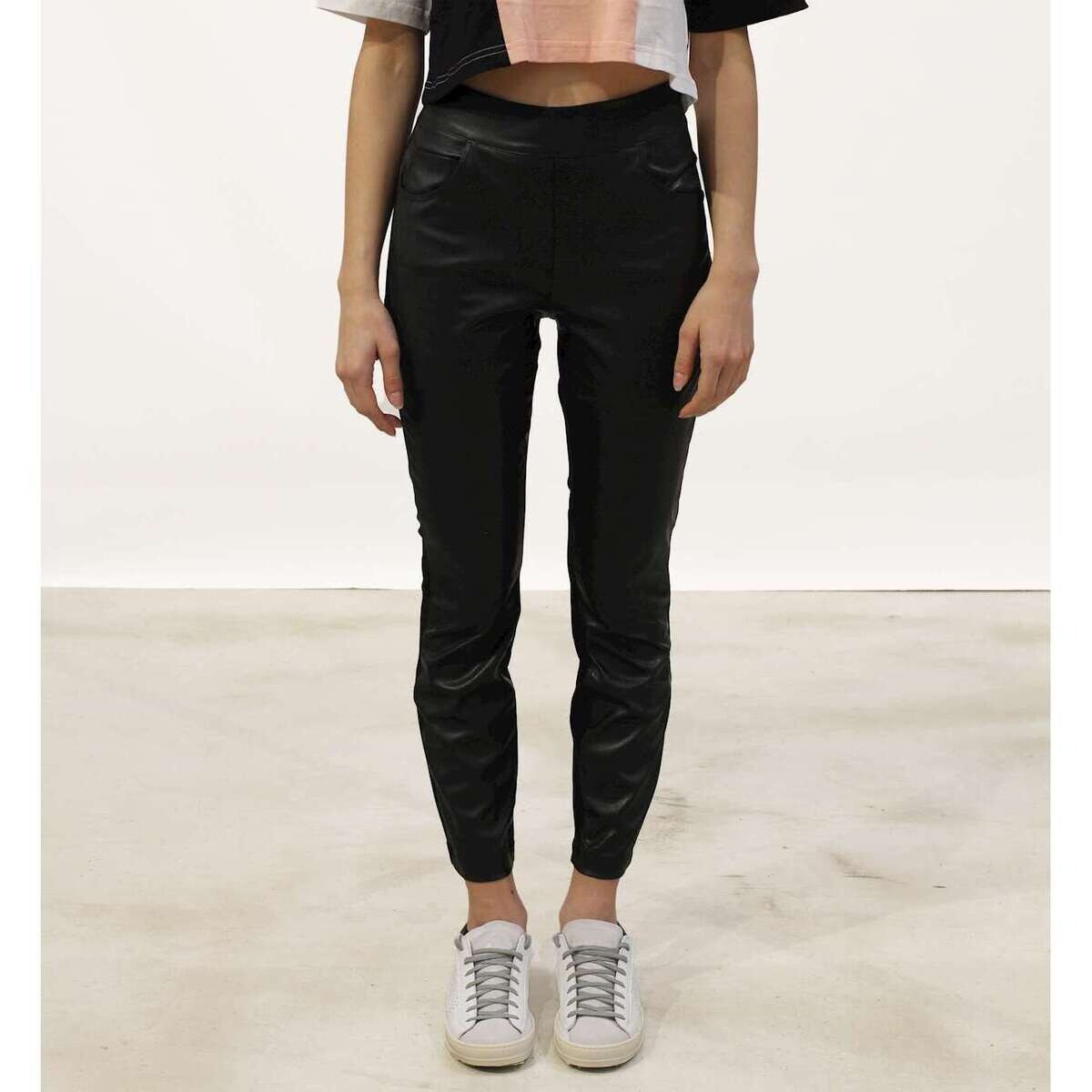 Deha  Slim Fit  Černá