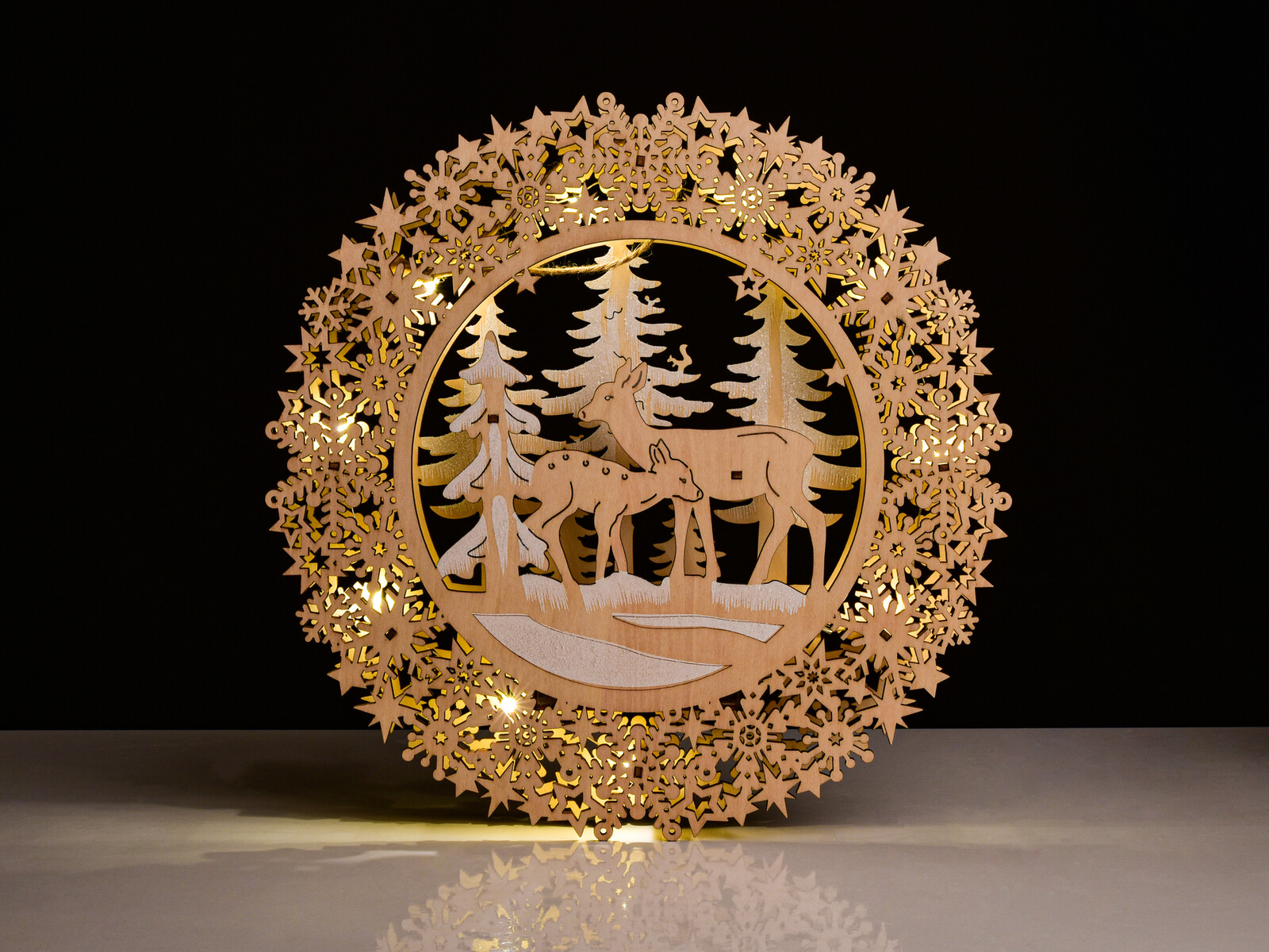 LESNÍ KRUH SE SVĚTÝLKY | závěsná LED dekorace s vločkami | průměr 32 cm