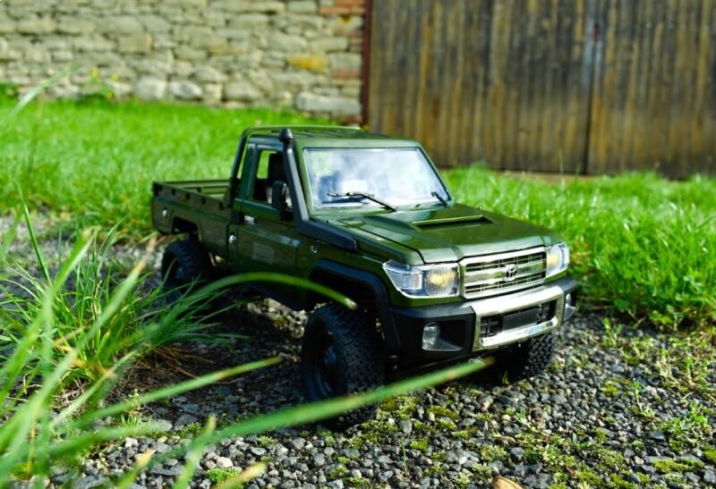 IQ models RMT Land Cruiser TOYOTA zelená