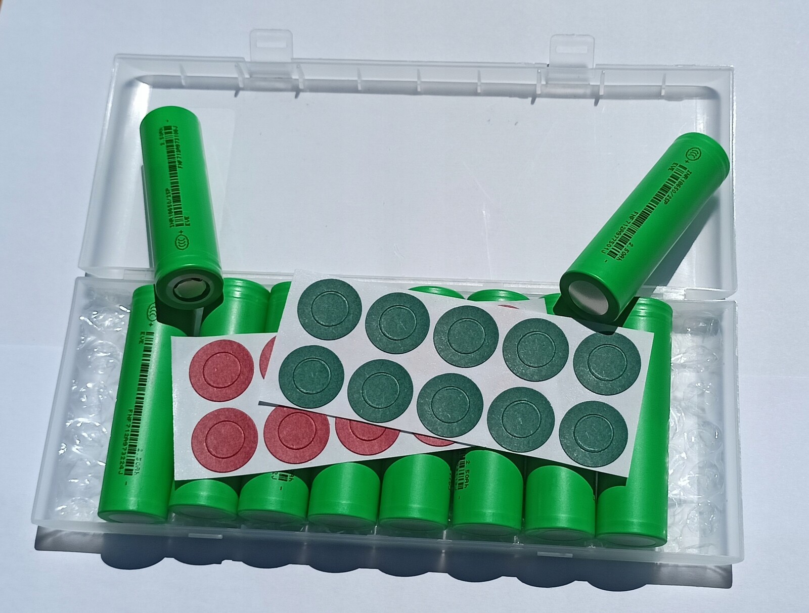 Li-ion Eve INR18650/25P 2500mA, výboj 15C , Blistr 10ks 20x gasket iz.kr.