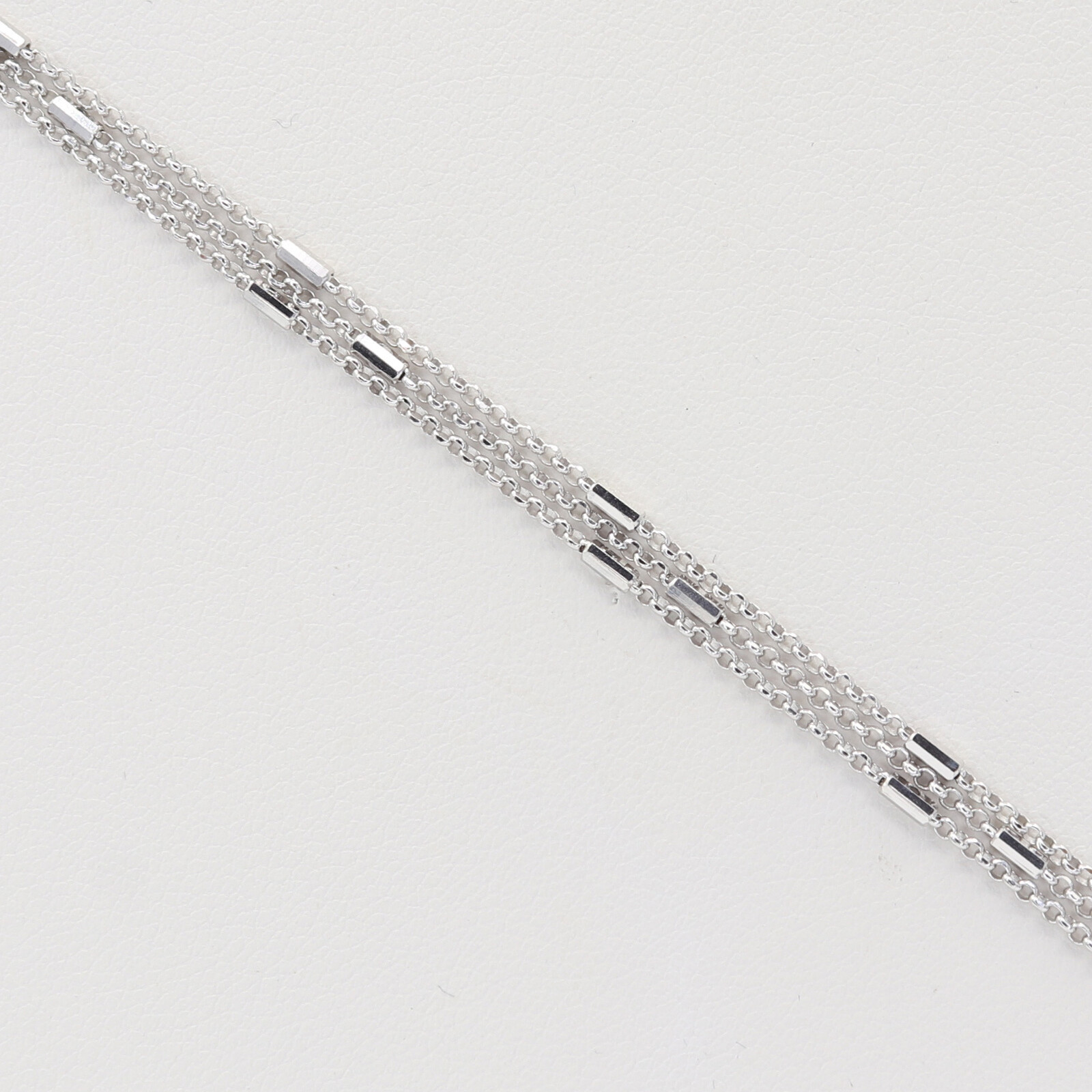 Stříbrný náramek B2096