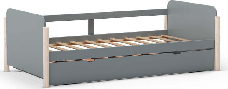 Dětská postel šedozelená z borovicového dřeva s výsuvným lůžkem s roštem 90x190 cm Enola – Marckeric