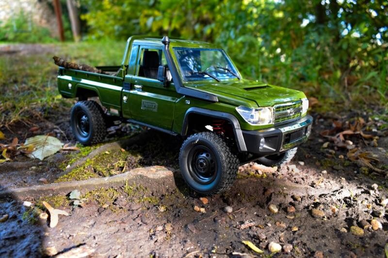 IQ models RMT Land Cruiser TOYOTA zelená + náhradní akumulátor