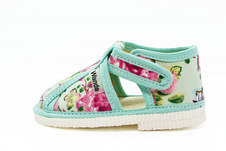 WANDA Bačkůrky dětské zavřená špička mintová - květ holka vel. S 21