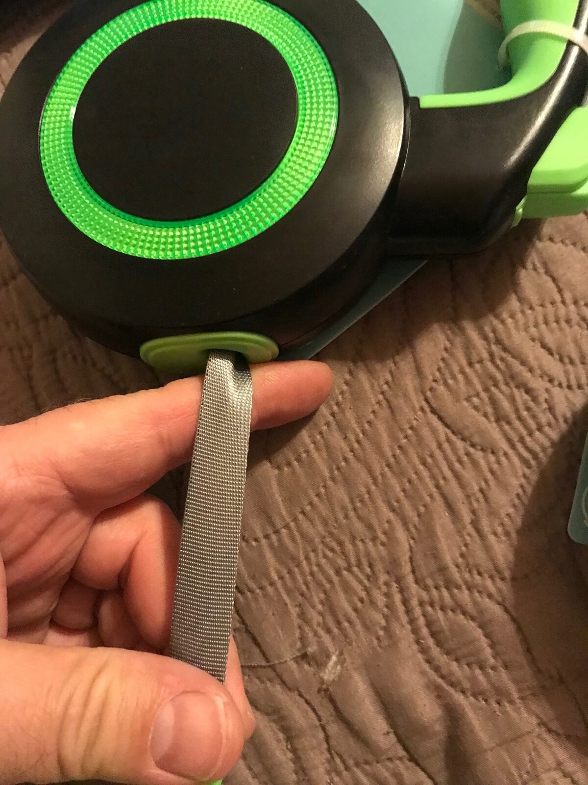 Černozelená zatahovací Vodítko na krk