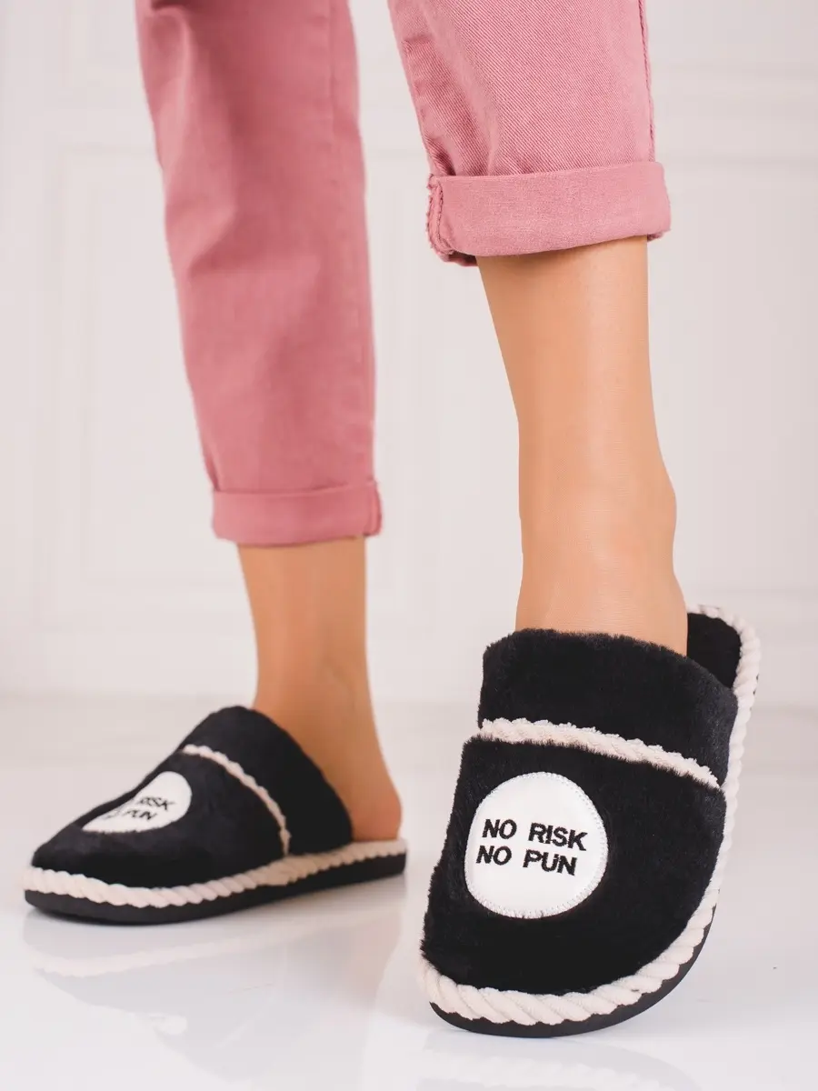 Klasické dámské černé pantofle bez podpatku