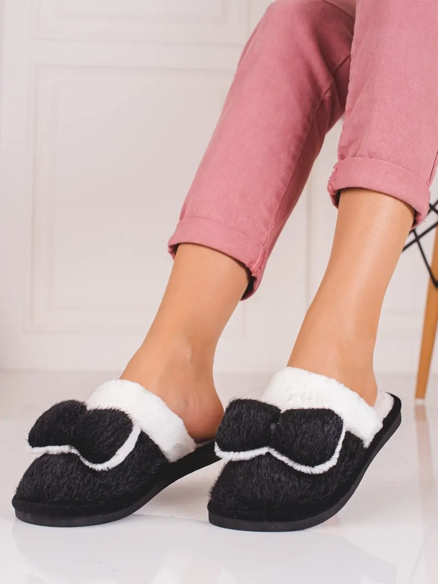 Designové dámské černé pantofle bez podpatku