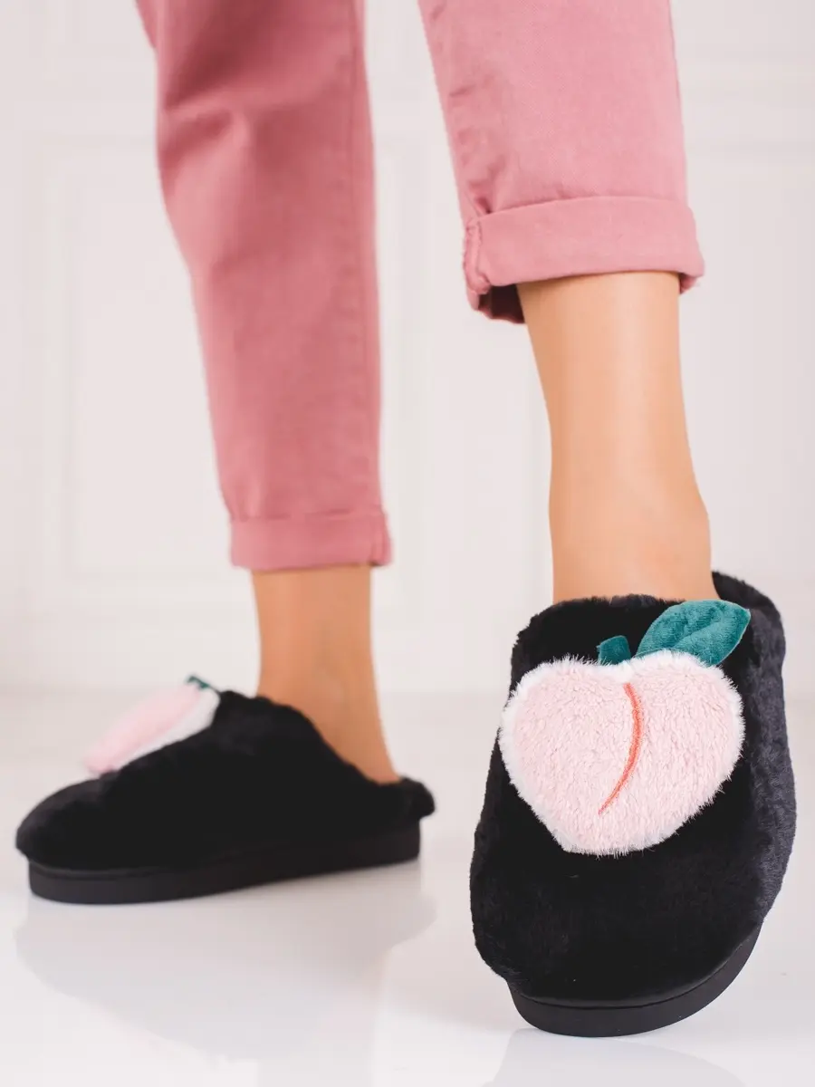 Pěkné černé dámské pantofle bez podpatku