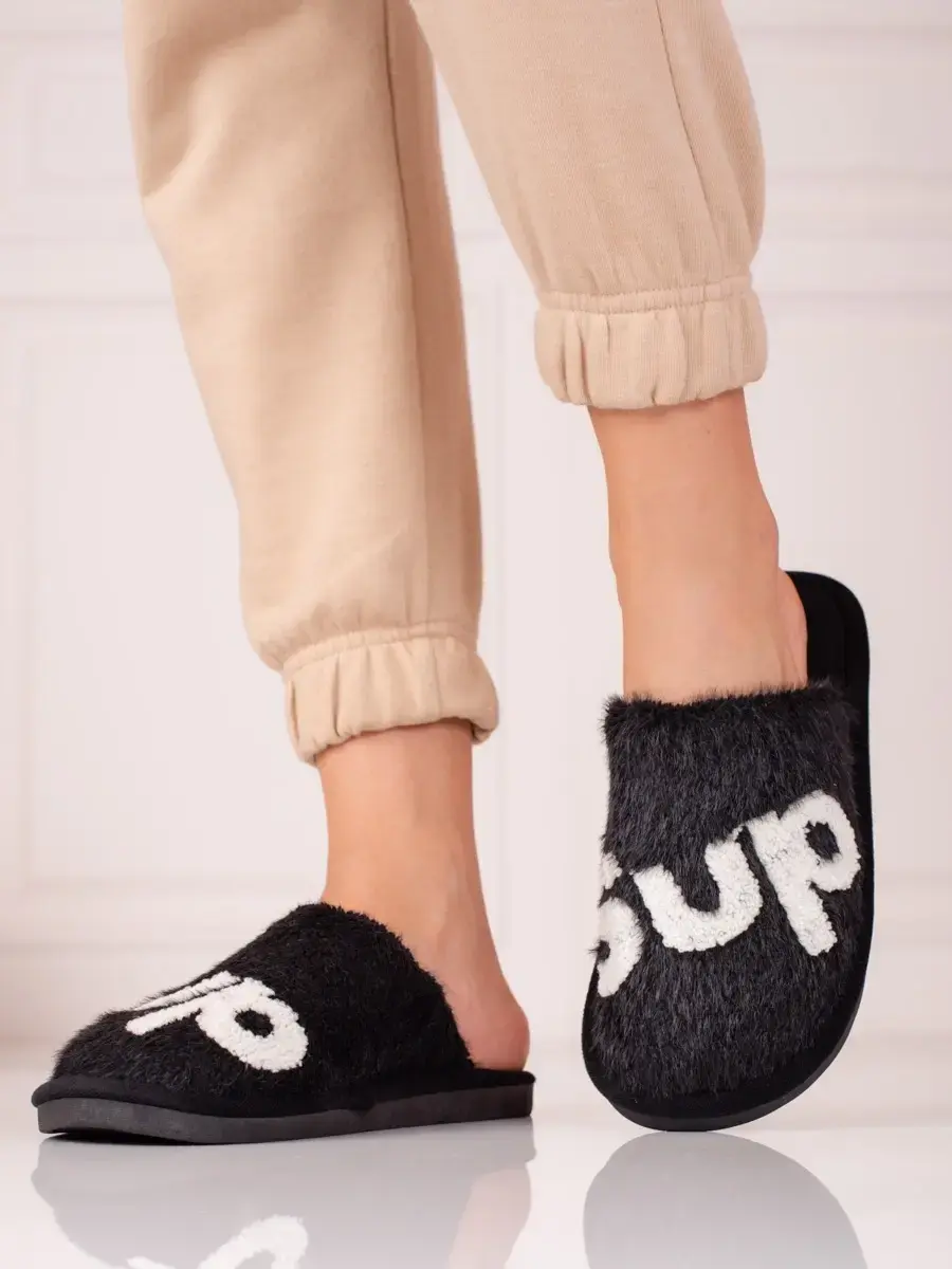 Módní černé dámské pantofle bez podpatku