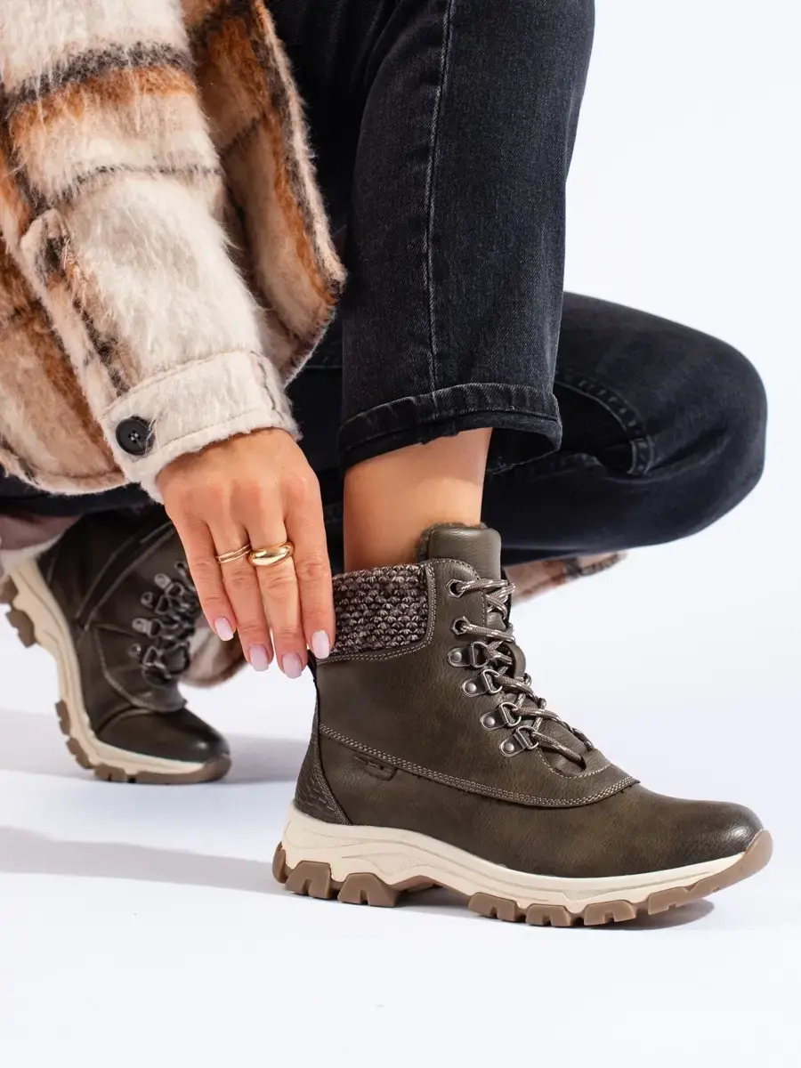 Jedinečné zelené dámské kotníkové boty bez podpatku