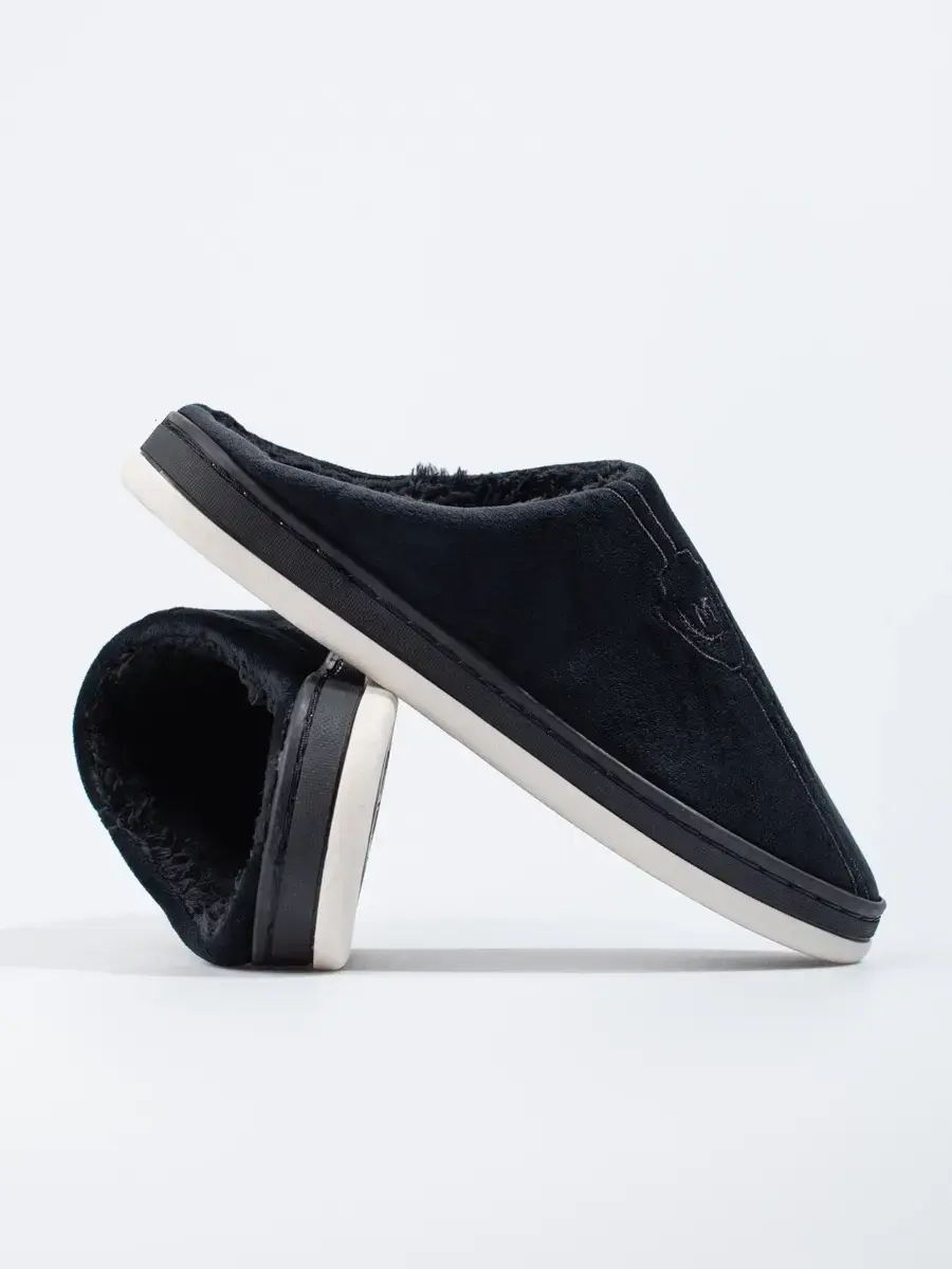 Praktické pánské pantofle černé bez podpatku