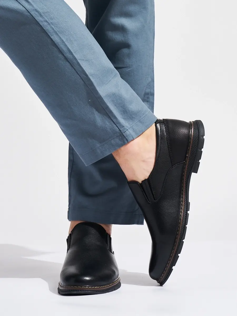 Trendy černé pánské polobotky