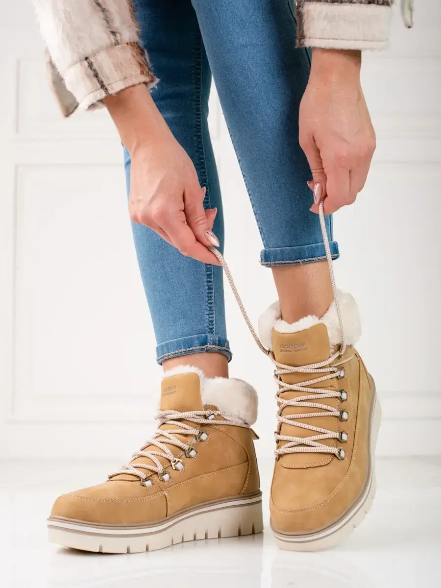 Trendy dámské béžové kotníkové boty bez podpatku