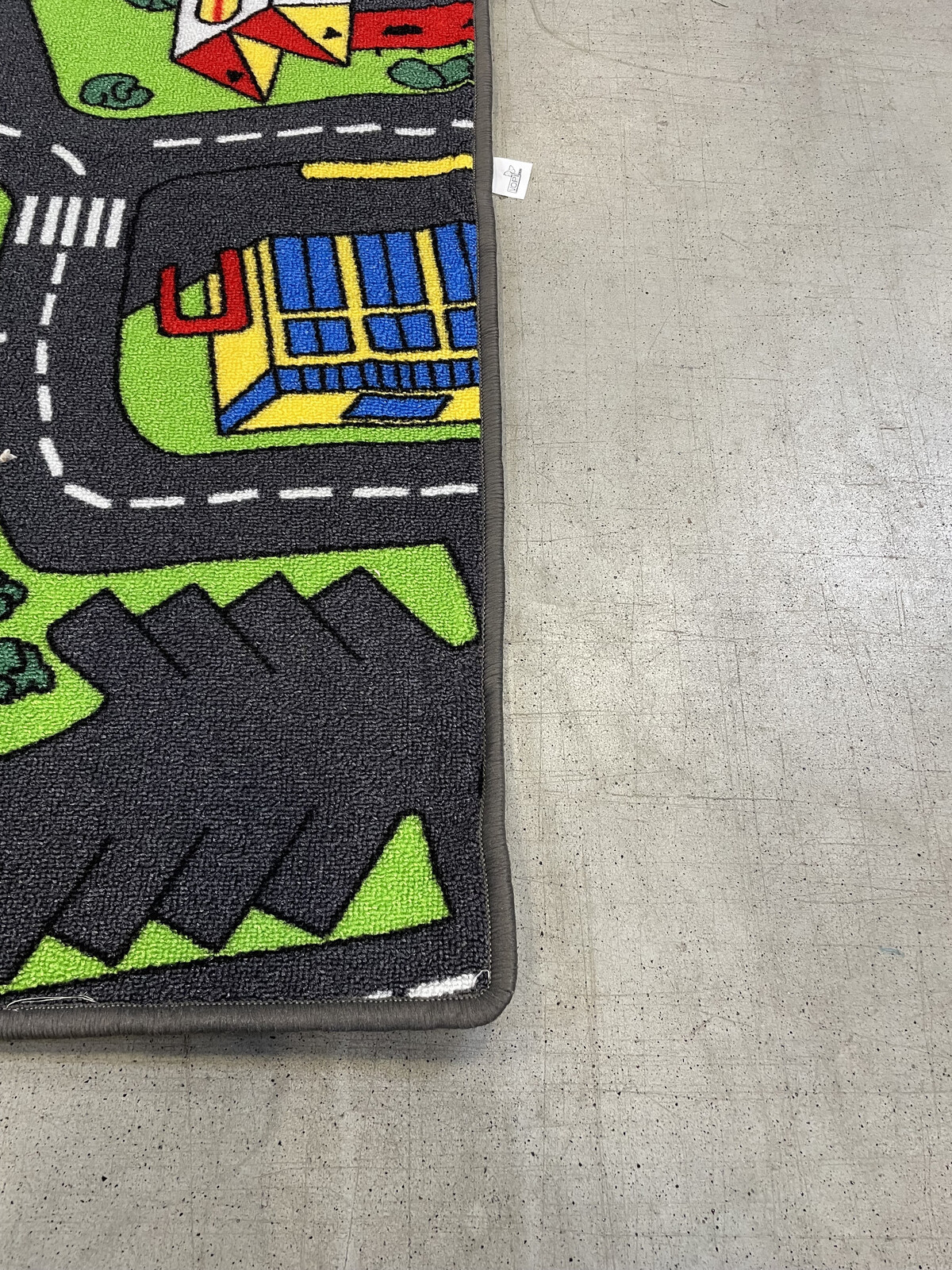 POŠKOZENÝ: 300x220 cm Dětský kusový koberec City life - neúčtujeme odřezky z role - obšitý ze všech stran, na míru, šíře, vícebarevná, dětský pokoj