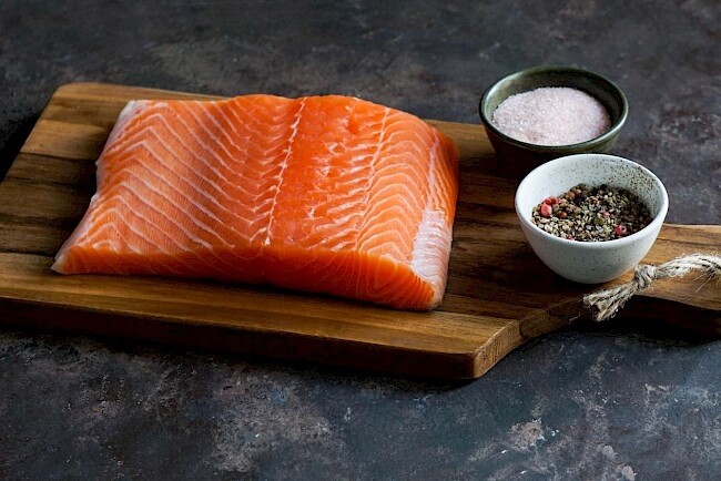 Atlantský losos Čerstvá čerstvá ryba Trym D s kůrou Filé Eko 1 kg