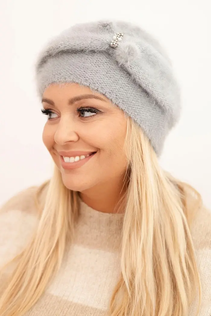 Kesi Dámská zimní čepice huňatá s ozdobou a kožešinou šedá
