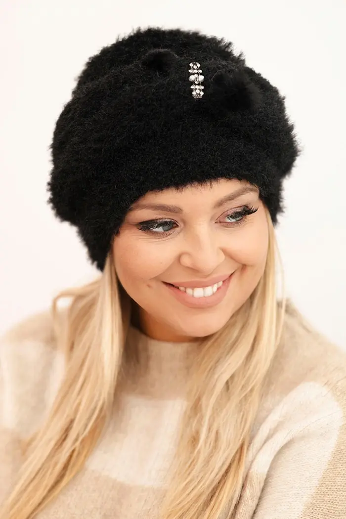 Kesi Dámská zimní čepice huňatá s ozdobou a kožešinou černá
