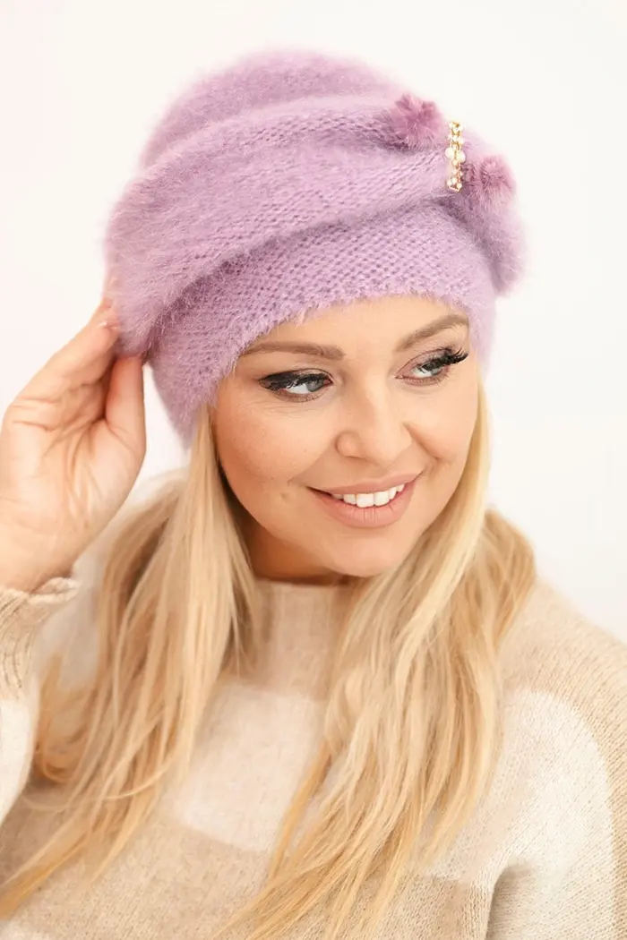 Kesi Dámská zimní čepice huňatá s ozdobou a kožešinou fialová