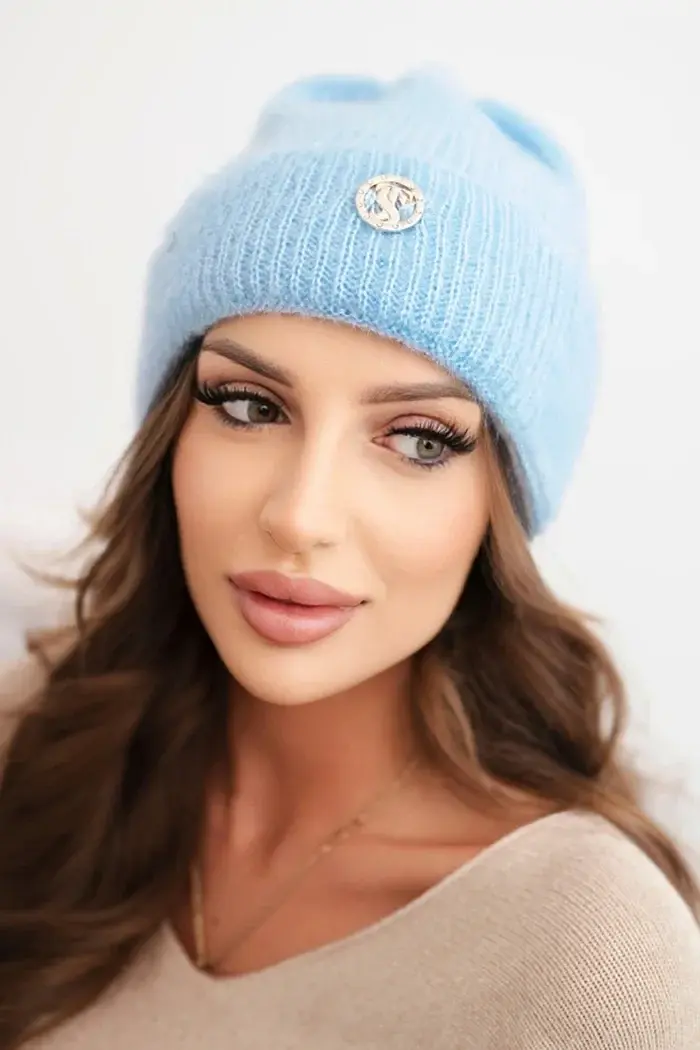 Kesi Dámská zimní čepice huňatá s ozdobným knoflíkem modrá