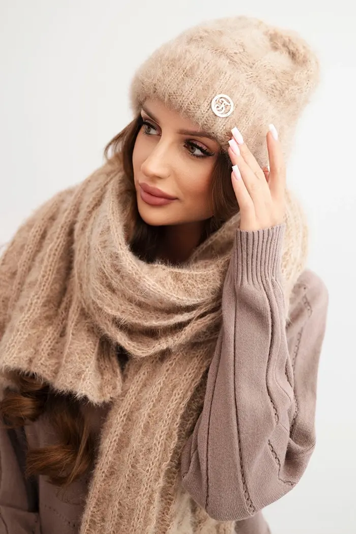 Kesi Dámská souprava čepice a šálu s proužkem s ozdobou camelový