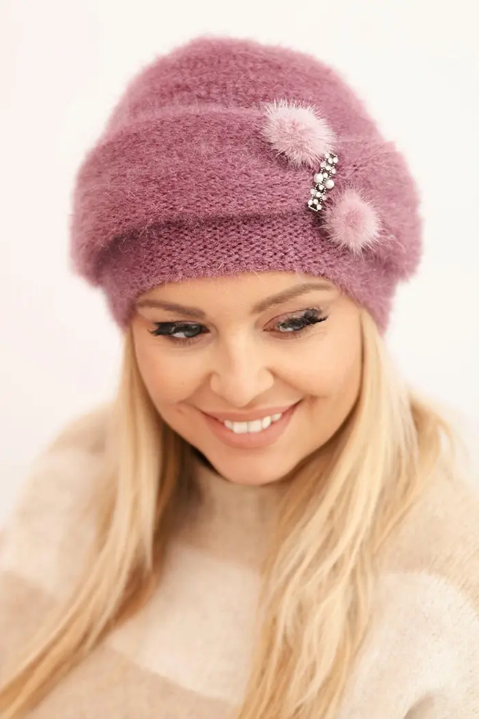 Kesi Dámská zimní čepice huňatá s ozdobou a kožešinou tmavě růžová