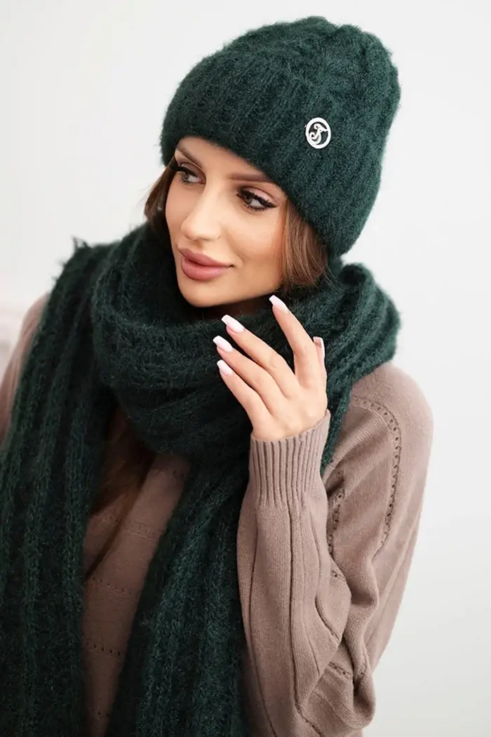 Kesi Dámská souprava čepice a šály s proužky s ozdobou tmavě zelená