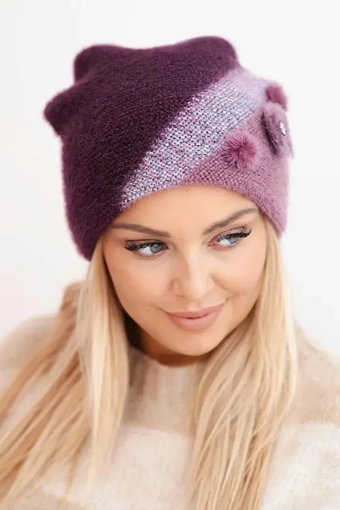 Kesi Dámská čepice elegantní s kožešinovými ozdobami a třpytivým páskem tmavě fialová