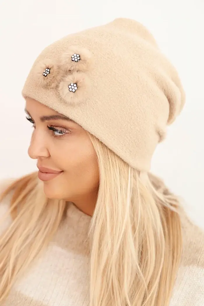 Kesi Dámská čepice s ozdobnými kožešinovými květy elegantní camelová