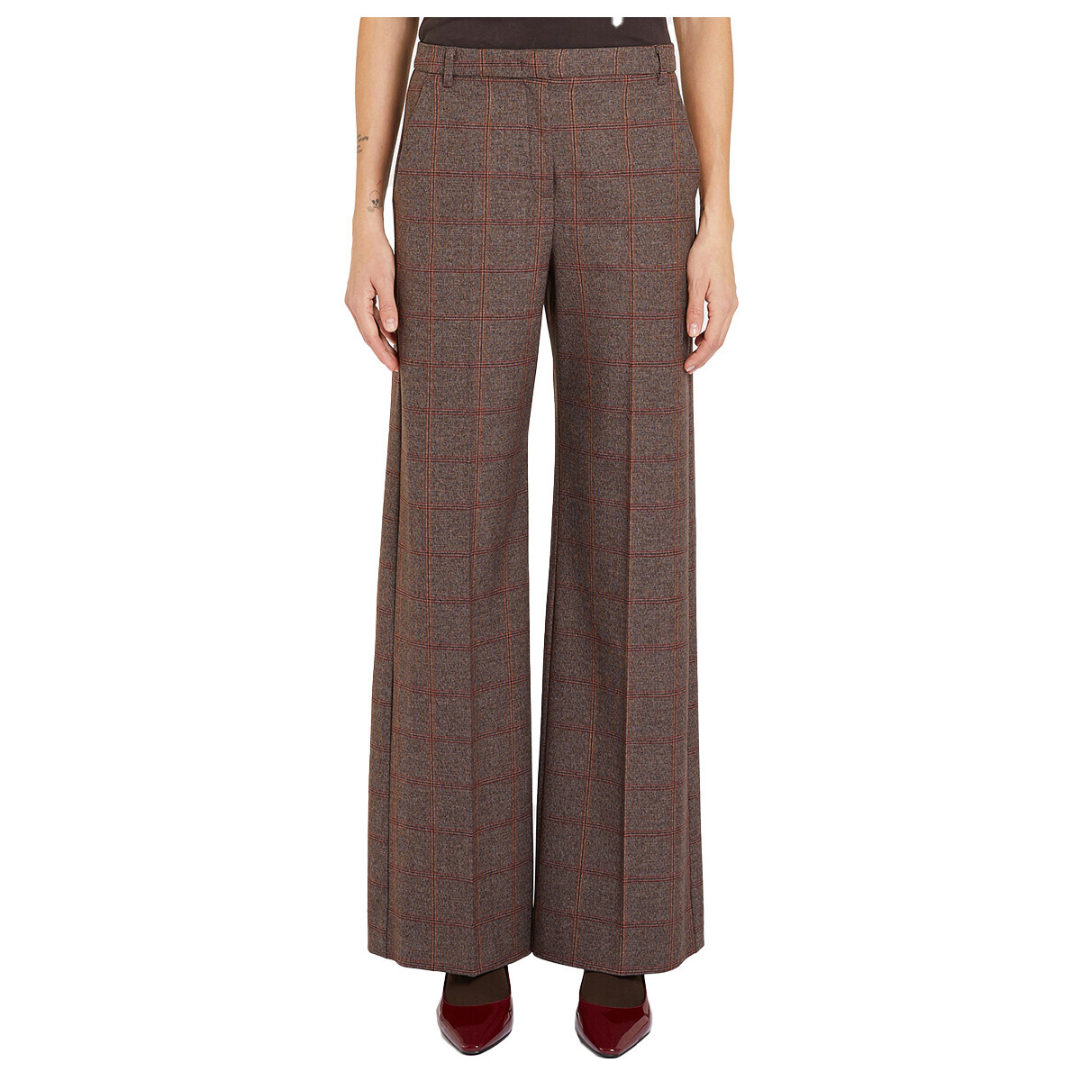 Iblues  SURREY  Hnědá