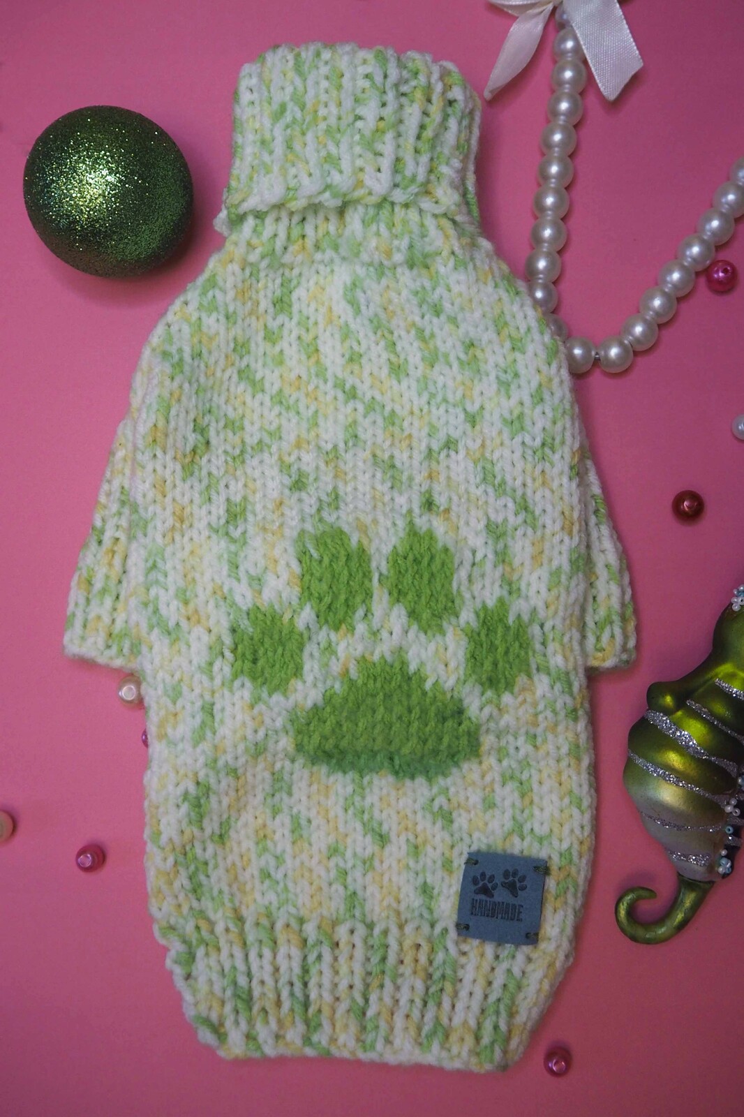 Ručně vyráběný svetr pro psa světle zelený a bílý, teplý, velikost S