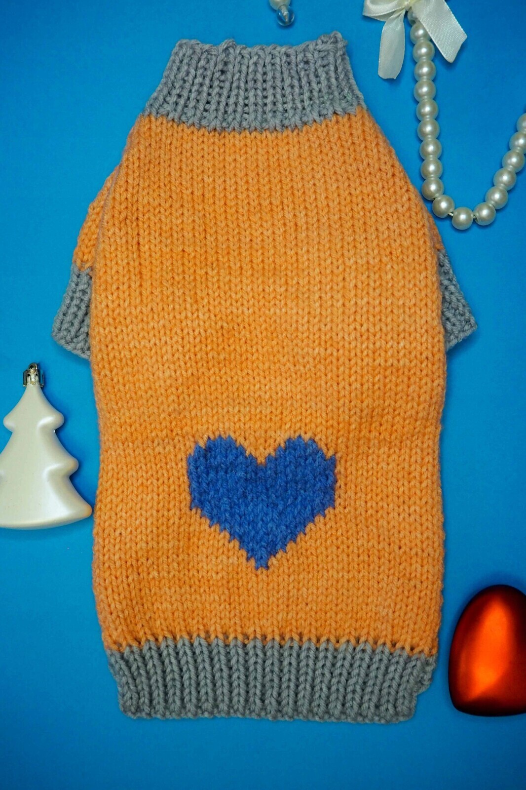 Svetr pro psa M Oranžový se srdíčkem, teplý, ručně vyrobený, handmade