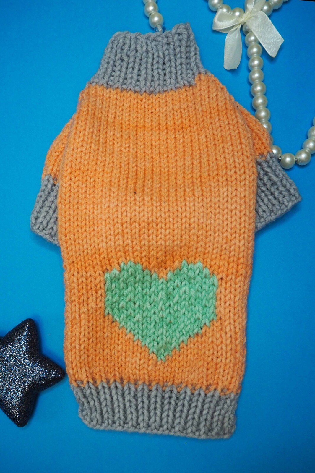 Svetr pro psa S Ručně vyráběný, teplý, oranžový se srdcem handmade