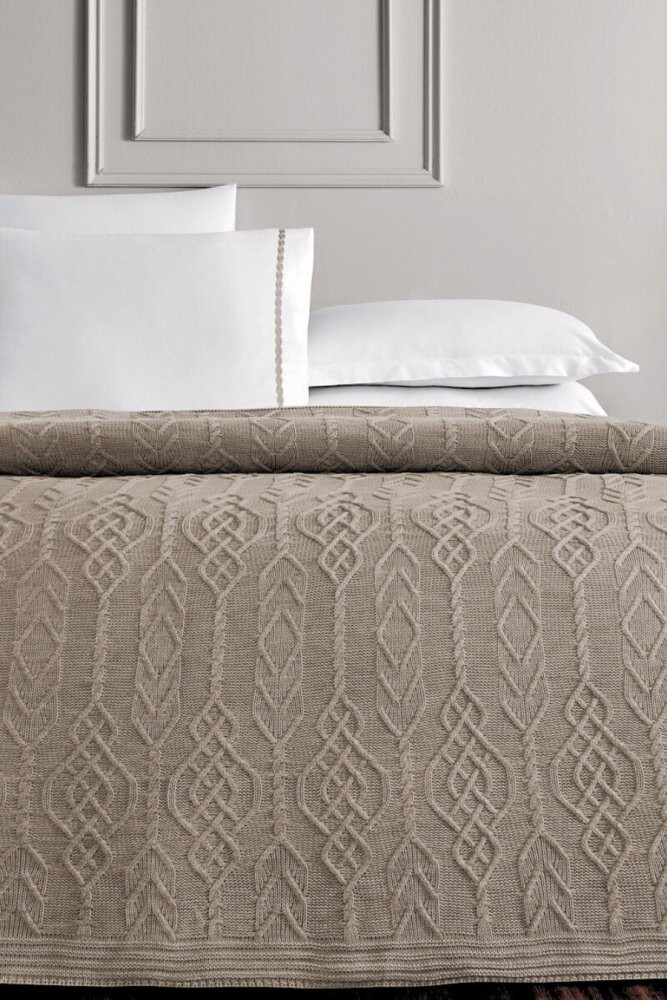 Vlněný přehoz na postel PETRA v dárkovém balení s polštáři Hnědá Set na dvojlůžko