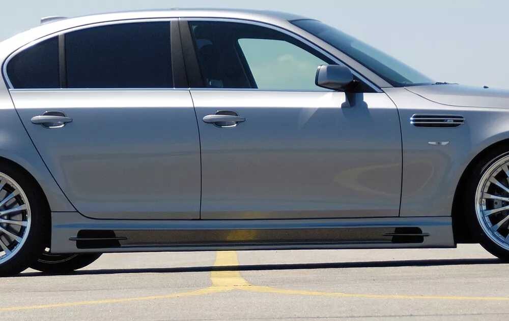 Rieger Tuning Rieger boční práh mont. strana levá pro BMW řada 5 E60, E61 sedan, touring vč. faceliftu, r.v. -08, 08-, plast ABS bez povrchové úpravy, s prolisem, s prolisem a dvěma výřezy