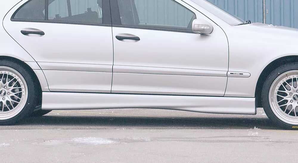 Rieger Tuning Rieger boční práh mont. strana pravá pro Mercedes třída C W203 sedan, sportcoupe, t-model, r.v. 05/00-, plast ABS bez povrchové úpravy
