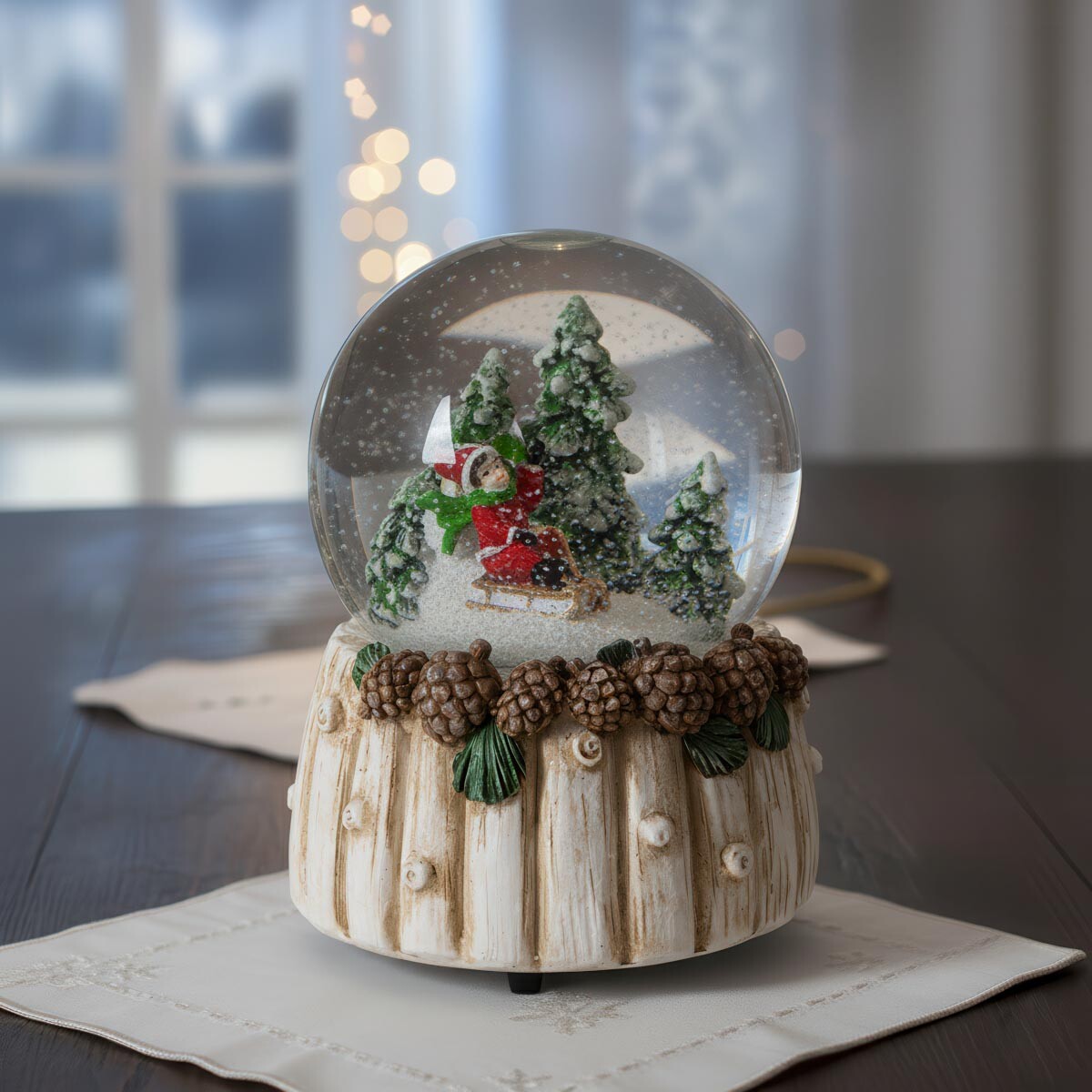 Sněžítko s mechanickou hrací skříňkou Dítě na saních