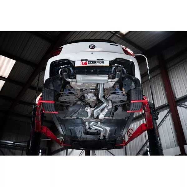 Náhrada zadního tlumiče výfuku BMW M135i (F20/F21) vč. xDrive (2012-2016) Scorpion Exhaust - karbonové Ascari koncovky