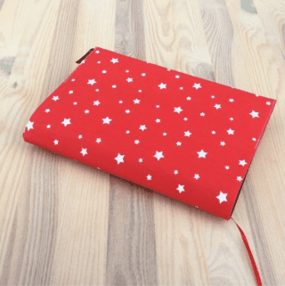 Obal na knihu – Hvězdy na červené (M+)