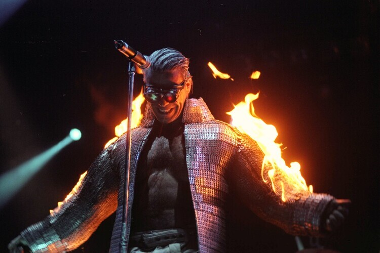 New York Daily News Archive Plakát, Obraz - Rammstein burns during the Family Values, New York Daily News Archive, 40 × 26.7 cm