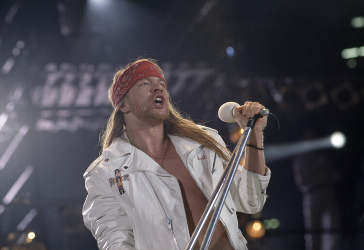 Jim Steele/Popperfoto Plakát, Obraz - Guns N' Roses in Concert at Wembley Stadium, Jim Steele/Popperfoto, 40 × 26.7 cm