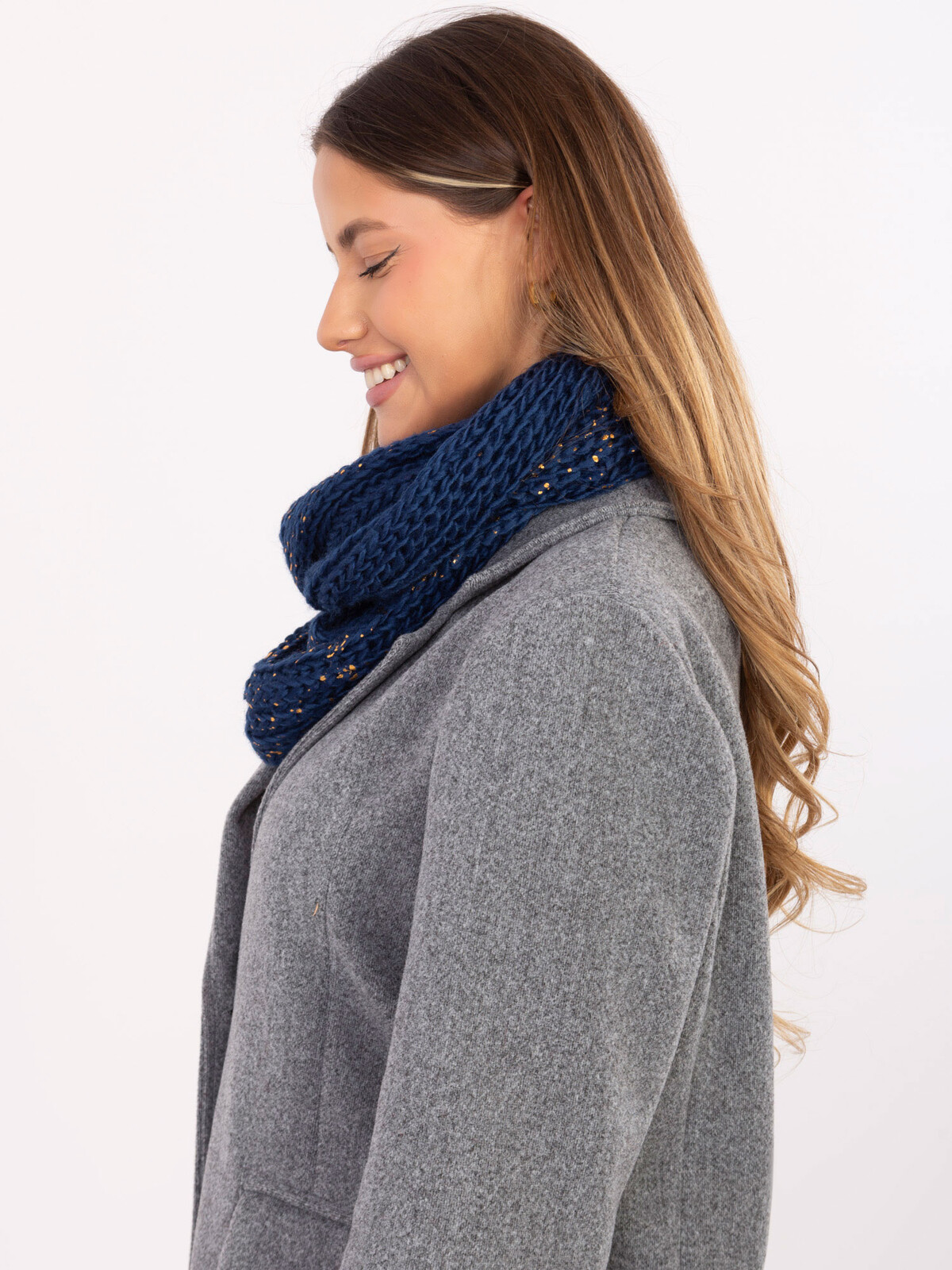 Tmavě modrá komínová šála