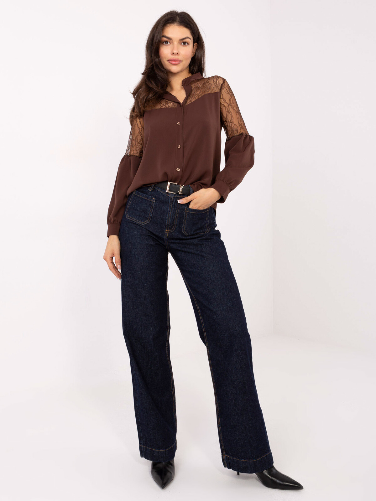 Hnědá halenka s krajkou