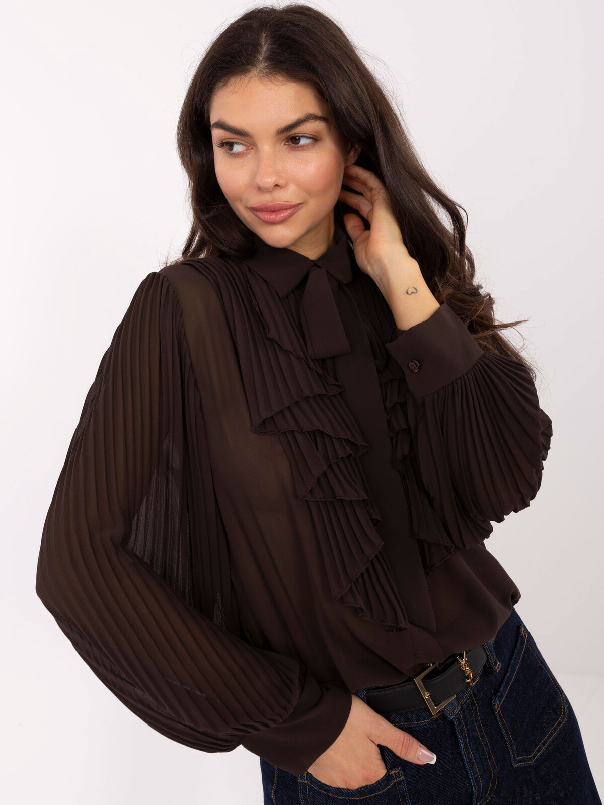 Tmavě hnědá šifonová halenka s volány