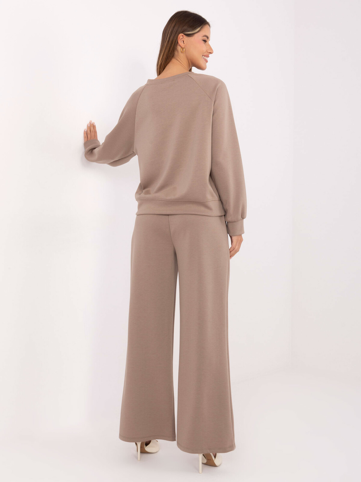 Dámský komplet v tmavě béžové barvě